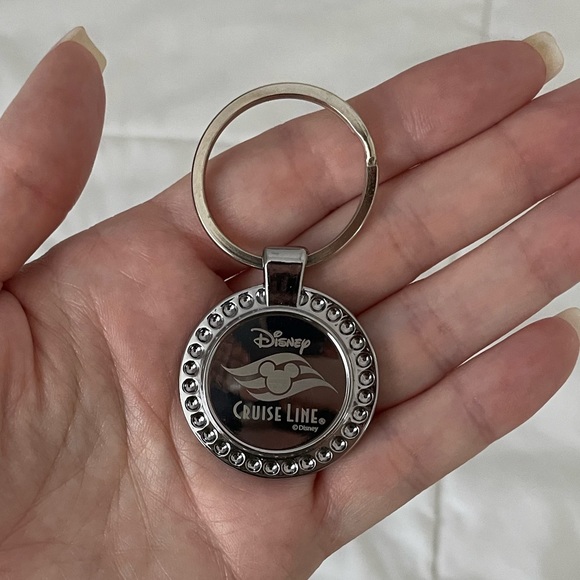 Disney’s Cruise Line Keychain - Picture 1 of 5